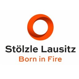 Das ist ein Logo mit einem orangen Kreis und dem Text "Stölzle Lausitz Born in Fire".