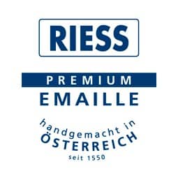 Das ist das Logo von "Riess" – einem Unternehmen, das sich auf emaillierte Küchenprodukte spezialisiert hat.