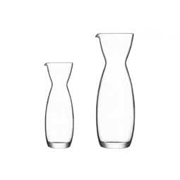 Das Bild zeigt zwei klare Glasvasen mit unterschiedlichen Formen.
